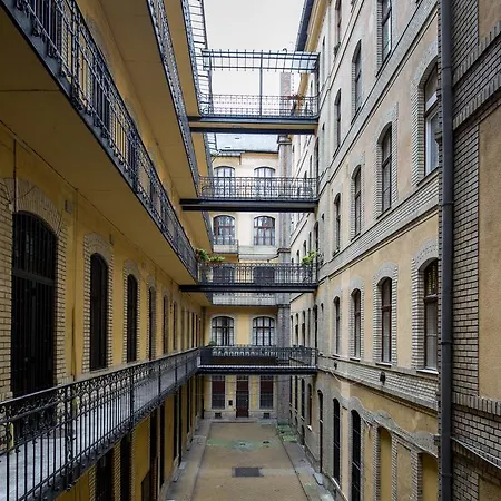 Jozsef63 * Budapest